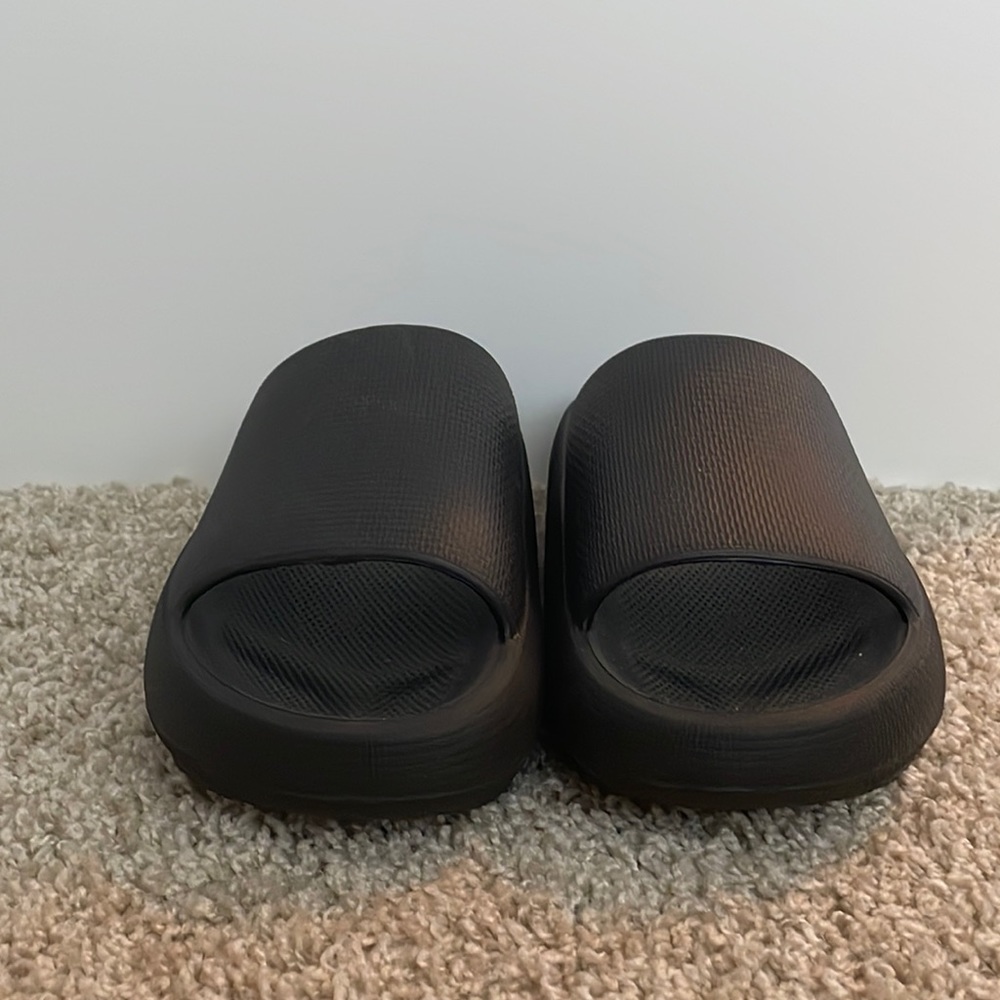 Size 6 Slides.